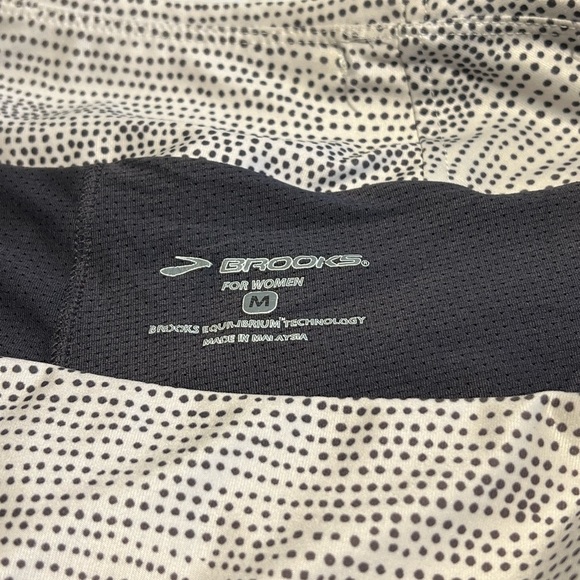 Brooks Running Skort Size Medium Equalibrium Technology Gray With Polka Dots - Picture 6 of 9